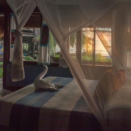 Hemingway Romantic Eco Resort トゥルム エクステリア 写真